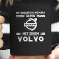 Unterschätze Niemals Einen Alten Mann Volvo Mit Einem Volvo Coffee Mug