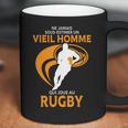 Ne Jamais Sous Estimer Un Vieil Homme Qui Joue Au Rugby Coffee Mug