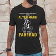 Unterschätze Niemals Einen Alten Mann Mit Einem Fahrrad Unisex T-Shirt Gifts for Him